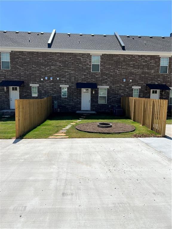 Building Photo - 5460 Hackett St