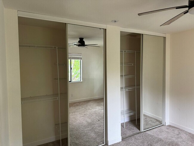 Building Photo - Adorable 2-bedroom 1 full bath and 1 car garage available now