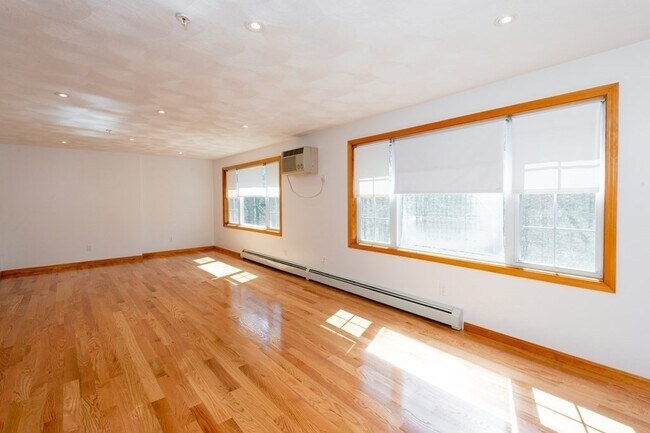 Building Photo - 19 Rosewood Dr