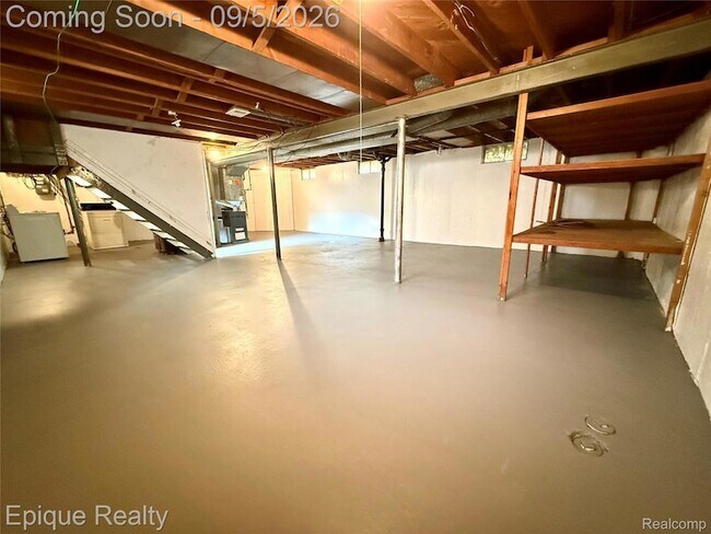 Building Photo - 5627 Clippert St