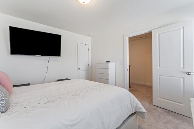 Building Photo - 116 Farrier Ln