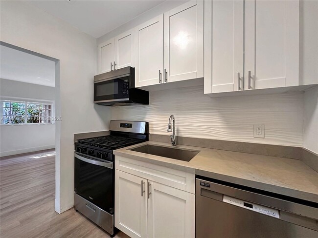 Building Photo - 969 Bay Dr