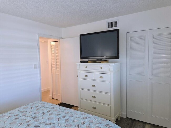 Building Photo - 285 107th Ave