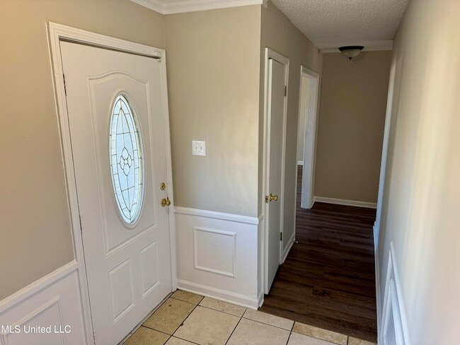 Building Photo - 7141 Oak Forest Dr