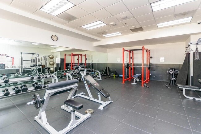 Building Photo - 1200 Brickell Bay Dr