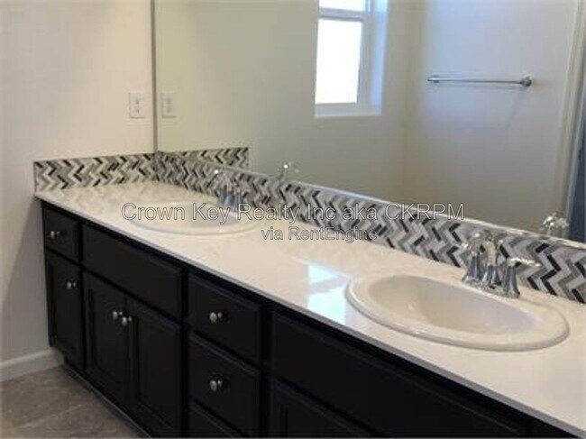 Building Photo - 3831 Comstock Pl