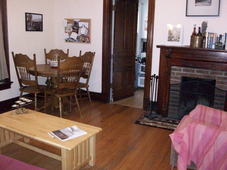 Building Photo - 522 N Division St