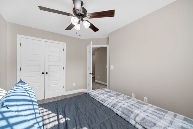 Building Photo - Like New Home Minutes from Fort Campbell!