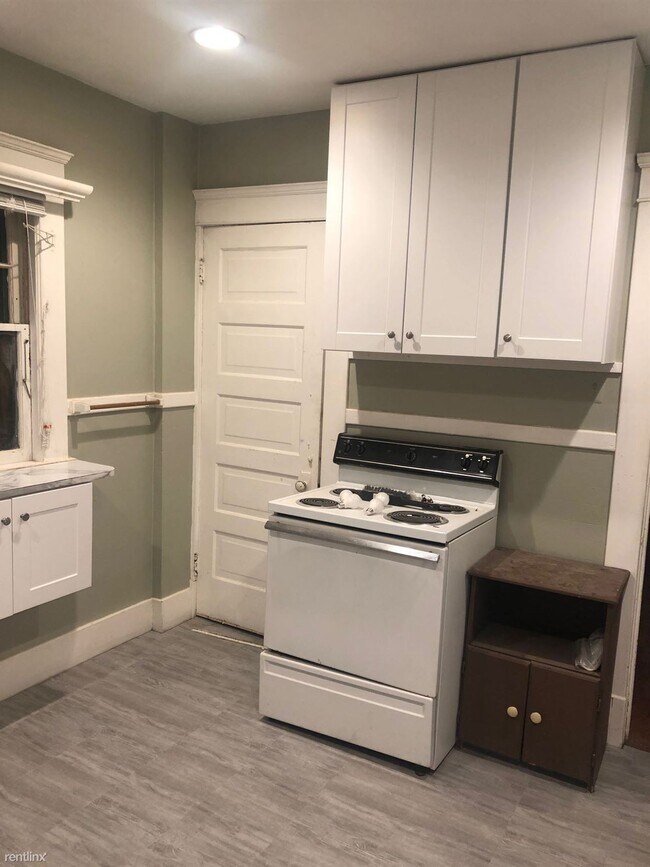 Building Photo - 4 br, 1 bath House - 806 Catherine St Only...