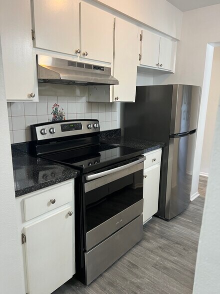 Building Photo - 5521 Bay Blvd