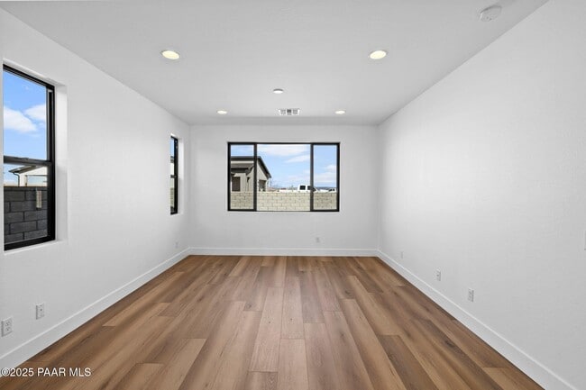 Building Photo - 5992 Finch Pl