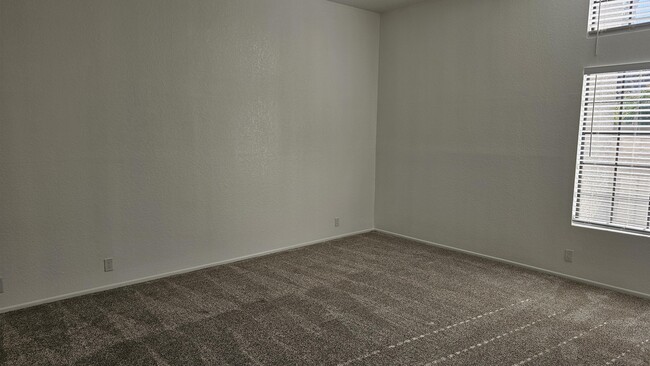 Building Photo - 2601 S Broadmoor Dr