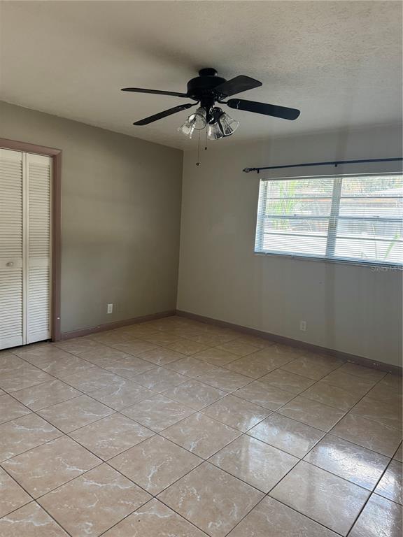 Building Photo - 2223 Village Ct