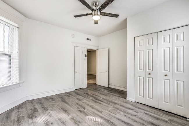 Building Photo - 1722 Waverly Pl