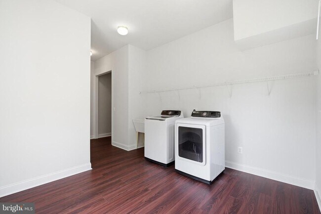 Building Photo - 5285 Meadow Estates Dr