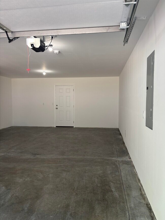 Building Photo - 15 Lucy Ln