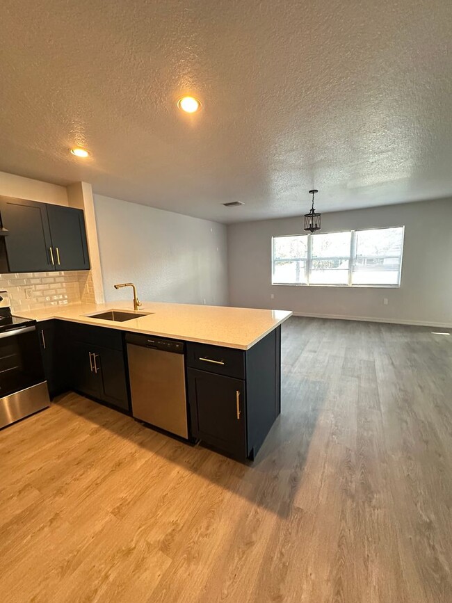 Building Photo - Beautifully Remodeled 3-Bedroom, 2-Bath Ho...