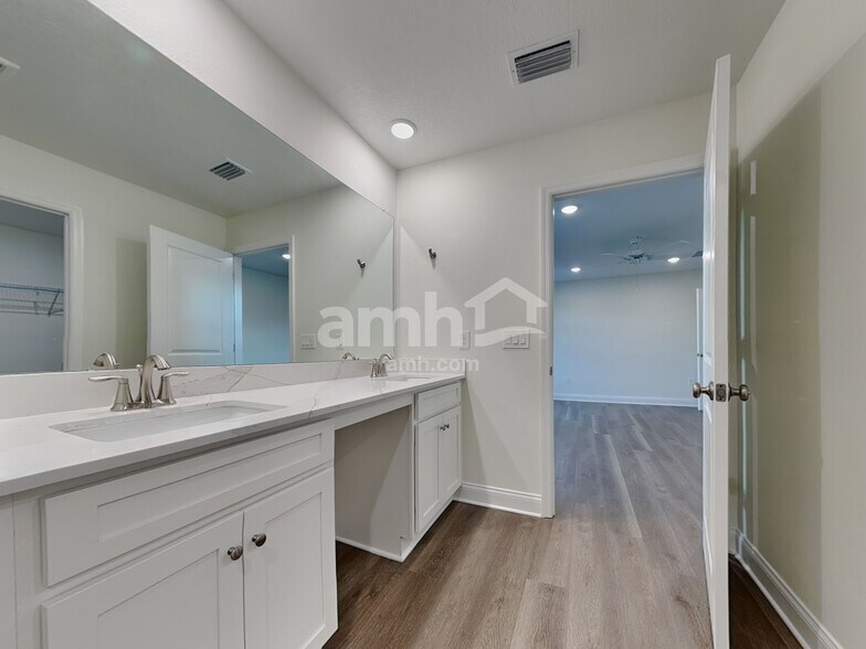 Building Photo - 2543 Feather Crst Dr