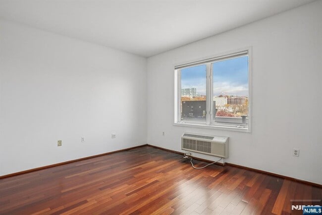 Building Photo - 3110 City