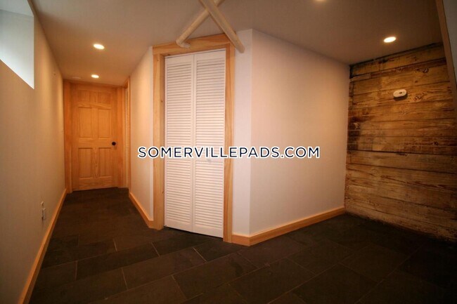 Building Photo - 21 Sunset Rd