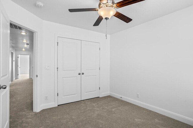 Building Photo - Beautiful 3 Bedroom Townhome in Desert Col...