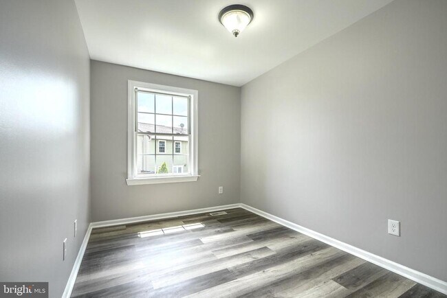 Building Photo - 9 Guinevere Ct