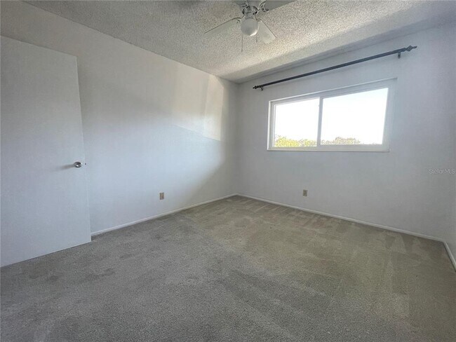 Building Photo - 2359 Finlandia Ln