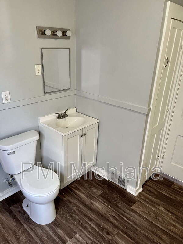 Building Photo - 1019 S Ironwood Dr