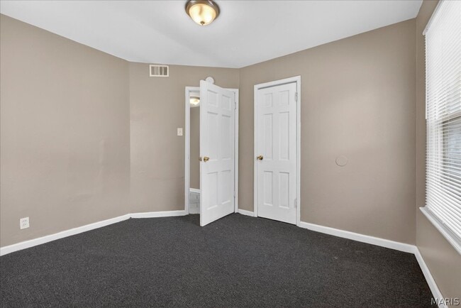 Building Photo - 6018 Evergreen Blvd