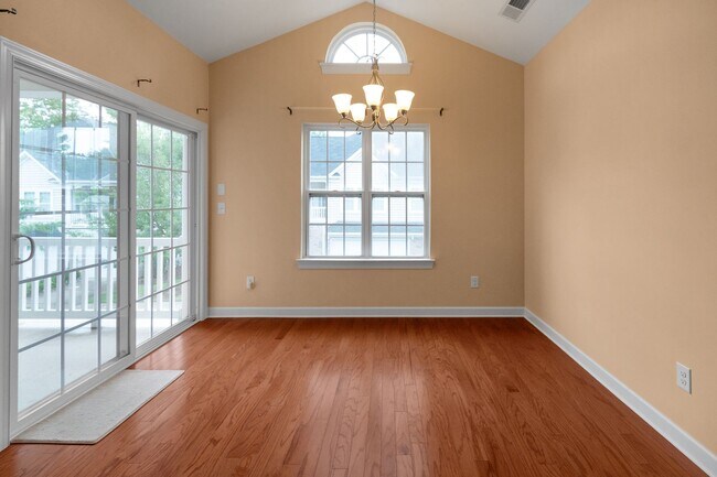 Building Photo - Beautiful Condo Minutes from Ballantyne wi...