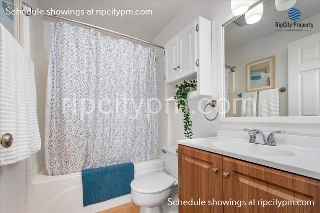 Building Photo - 8312 SW Mohawk St