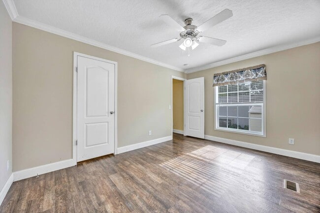 Building Photo - 500 Chaffee Rd S