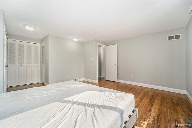 Building Photo - 8691 Kennedy Cir N