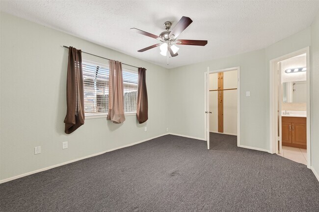 Building Photo - 6630 Harpers Dr