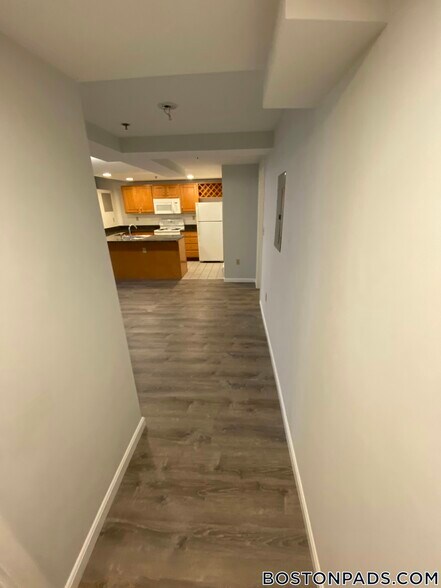 Building Photo - 117 Park Dr