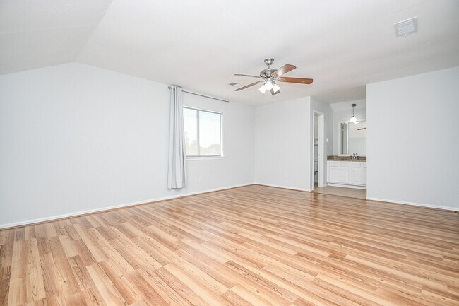 Building Photo - 2430 Long Reach Dr
