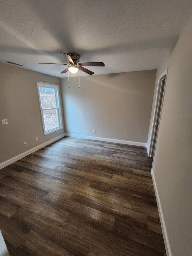 Building Photo - 3-Bedroom Single-Family Home Right off 10th Street in Cookeville