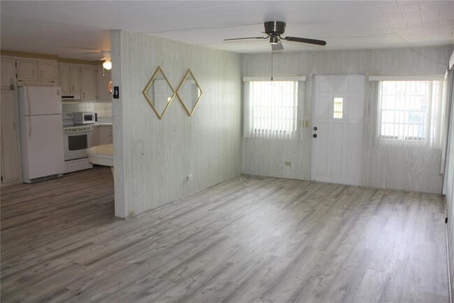 Building Photo - 1100 S Belcher Rd