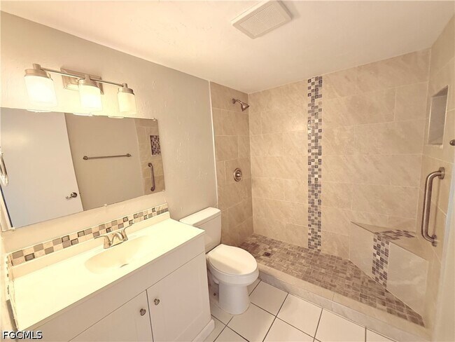 Building Photo - 4923 Vincennes Ct