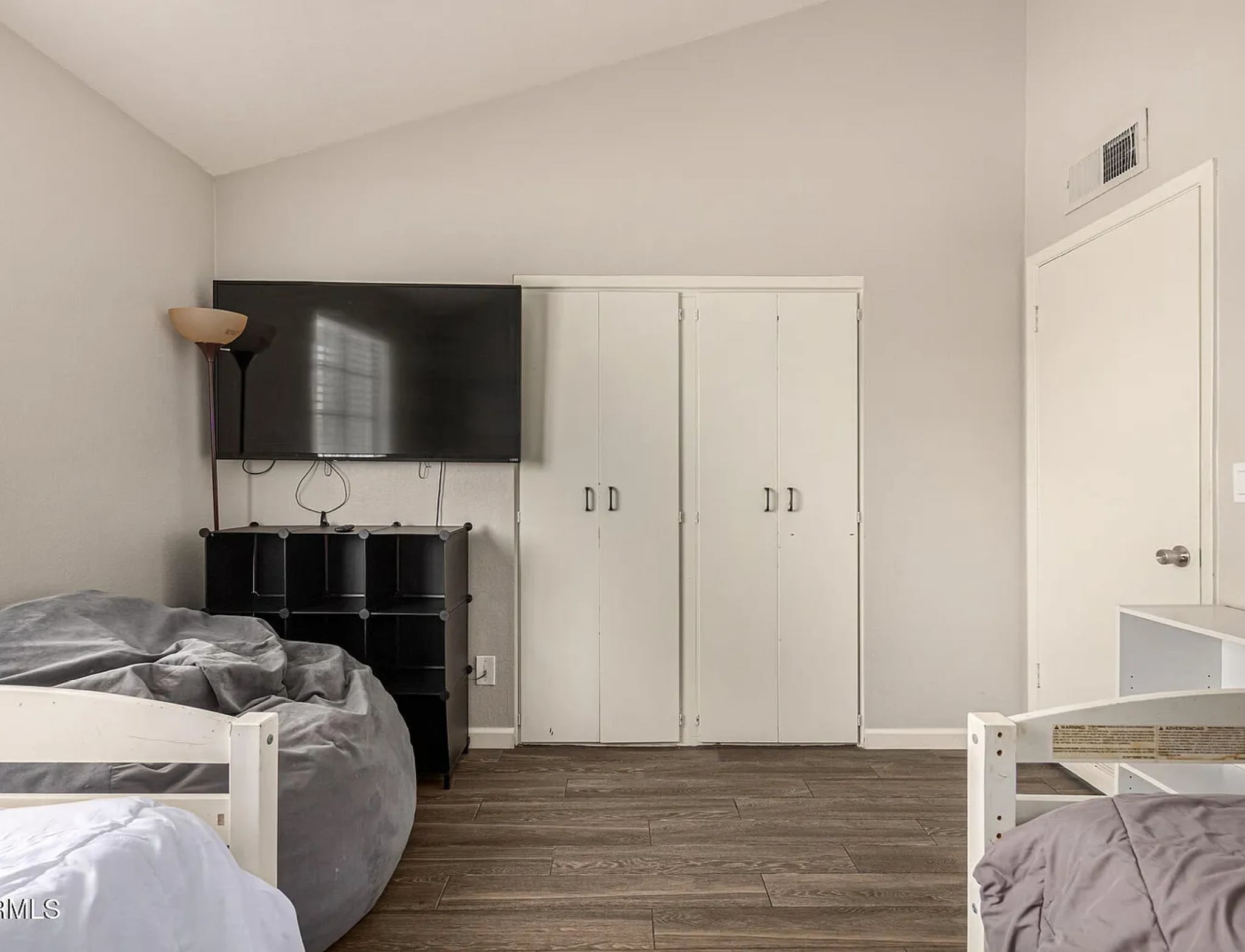 Building Photo - 5960 W Oregon Ave