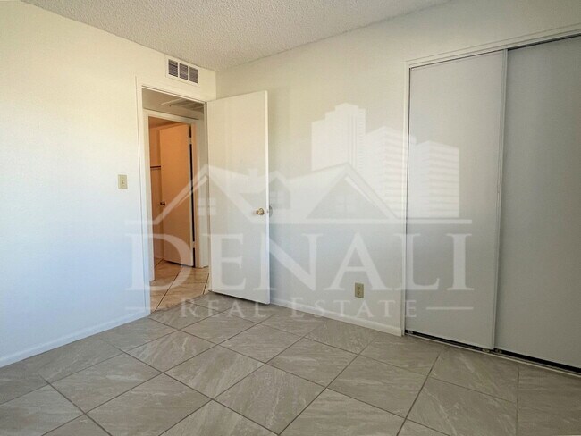 Building Photo - 4746 W Aster Dr