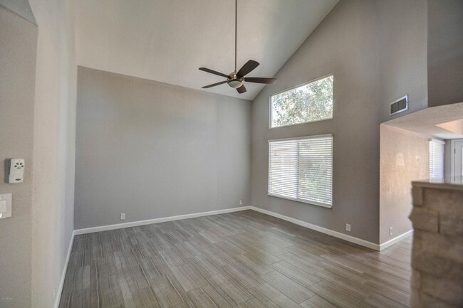 Building Photo - Offering 3 spacious bedrooms, 2.5 baths, l...