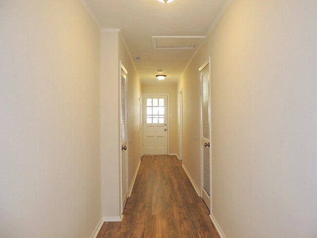 Building Photo - 3 Bed - 1 Bath Ranch for Rent in Bedford |...