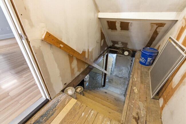 Building Photo - 19 E Mithoff St