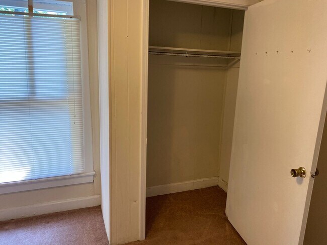 Building Photo - 339 Park Ave