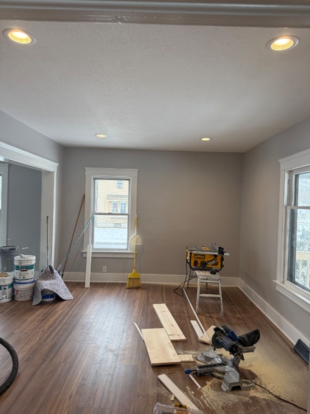 Building Photo - 1206 Hollywood St NE