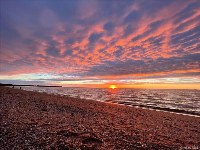 Building Photo - 315 Lake Dr