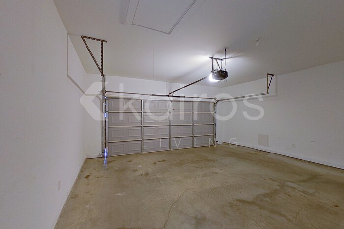 Building Photo - 433 White Oak Cir