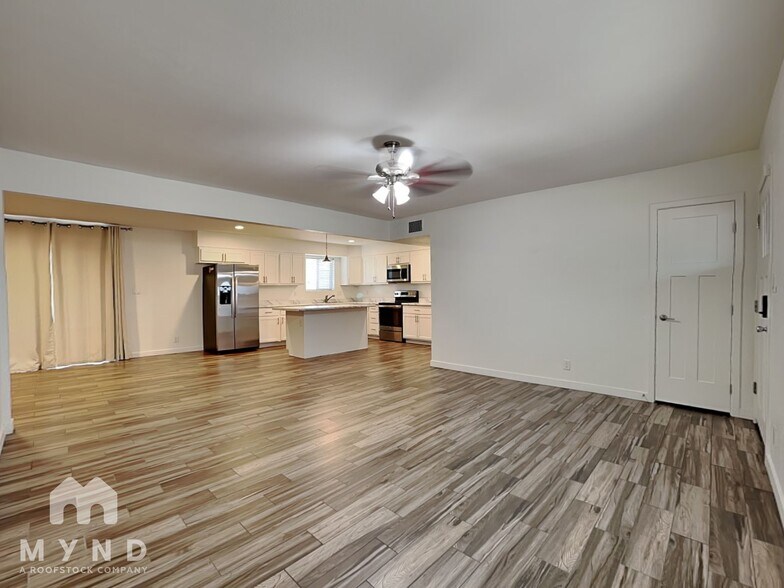 Building Photo - 1544 W 6th St