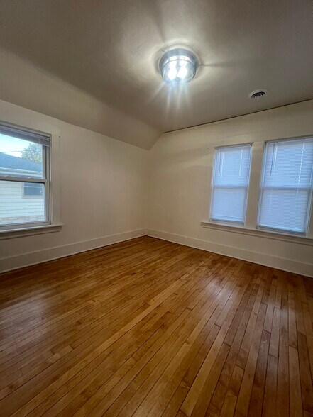 Building Photo - 2033 S 82nd St